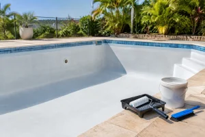 How to Apply Chlorinated Rubber Paint to Pools